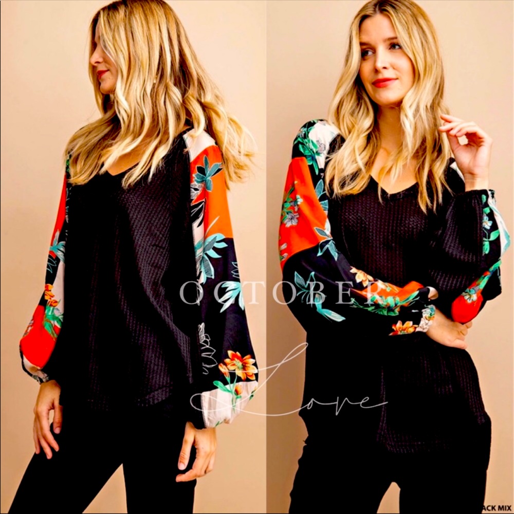 Stunning🔥black waffle top w/vibrant sleeves